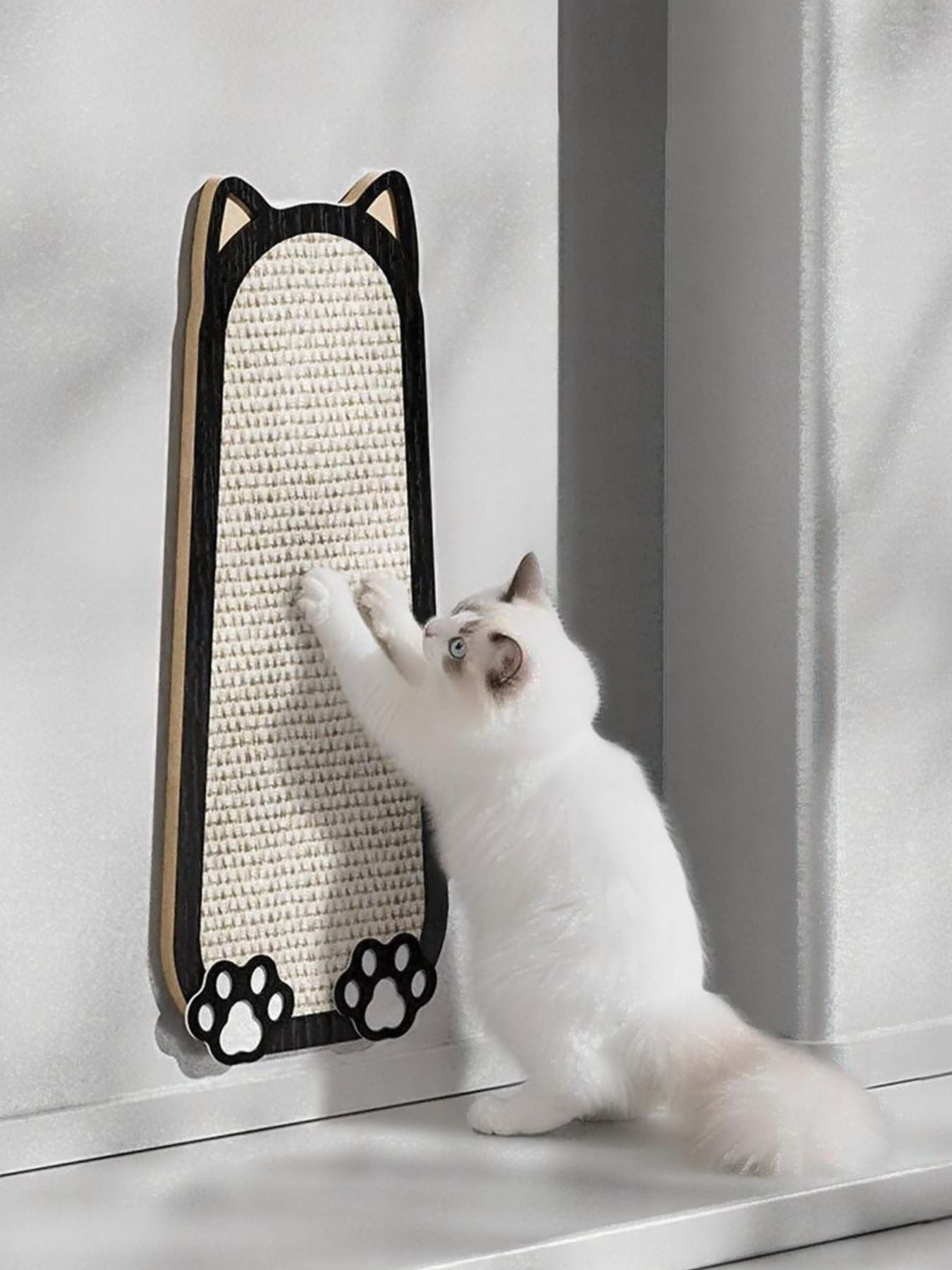 Cat-shaped sisal novelty flat scratching post for cats