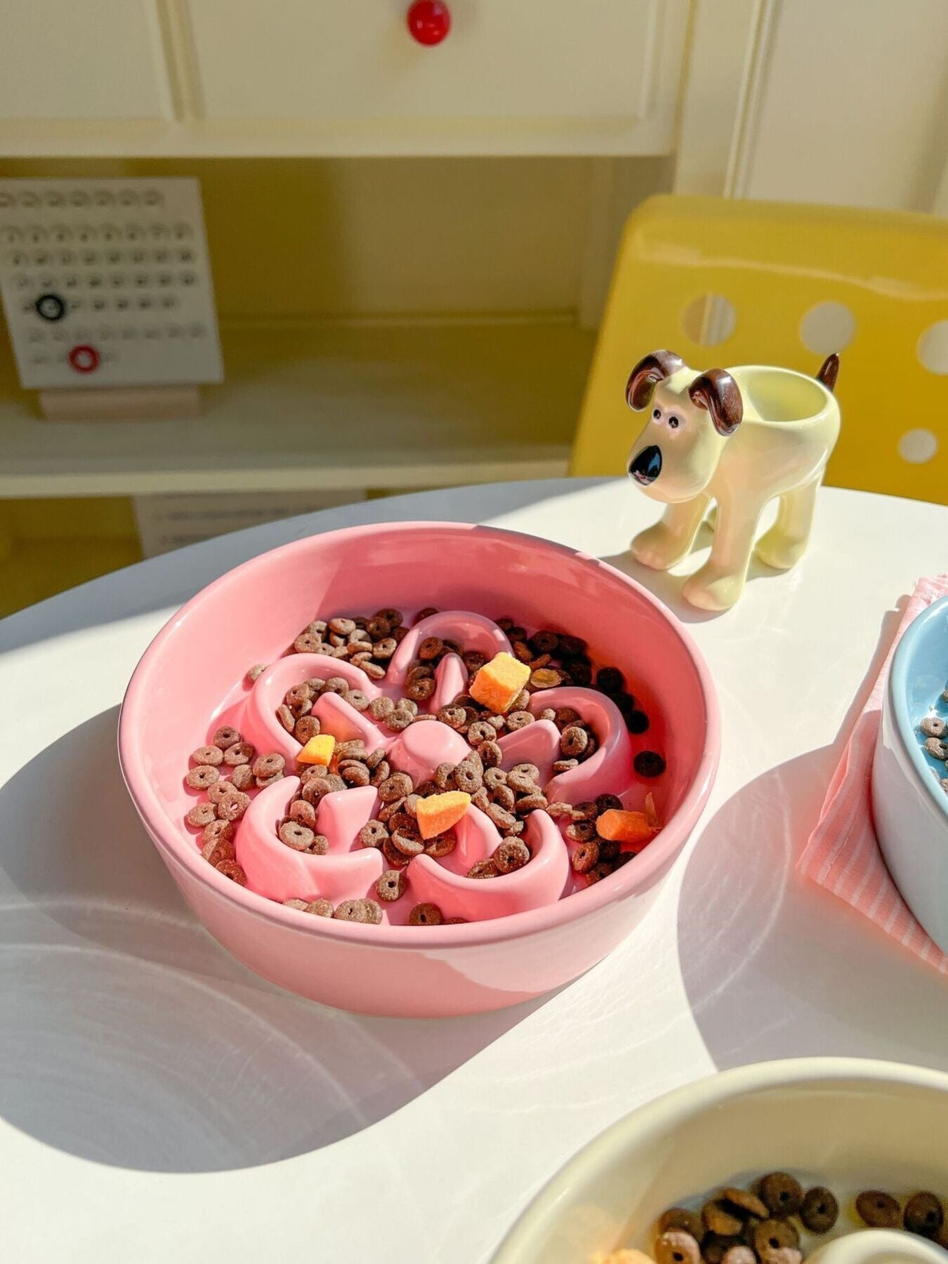 Flower-Shaped Ceramic Slow Feeder Pet Bowl – view 2