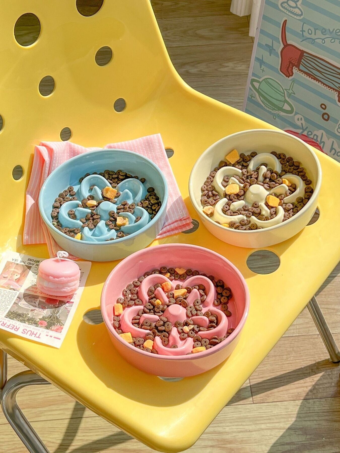 Flower-shaped ceramic slow feeder pet bowl for dogs and cats