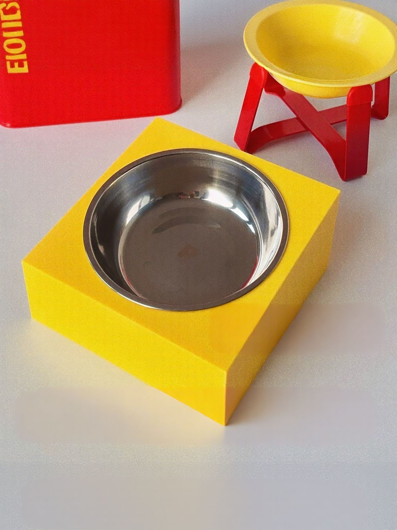 Fun-Shaped Airtight Pet Food Storage Container – view 12