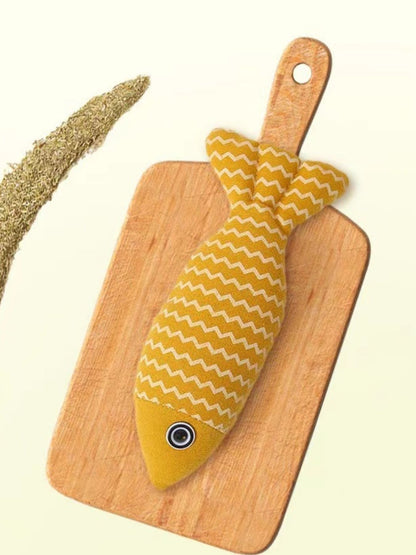 Interactive Fish Shape Polyester Pet Plush Toy – Soft Stuffed Toy for Cats & Dogs – view 2