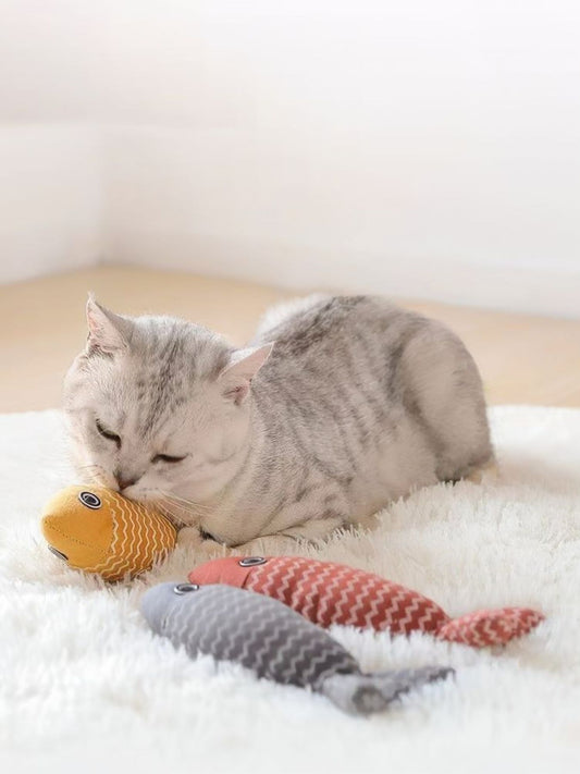 Interactive fish-shaped plush stuffed pet toy for cats and dogs