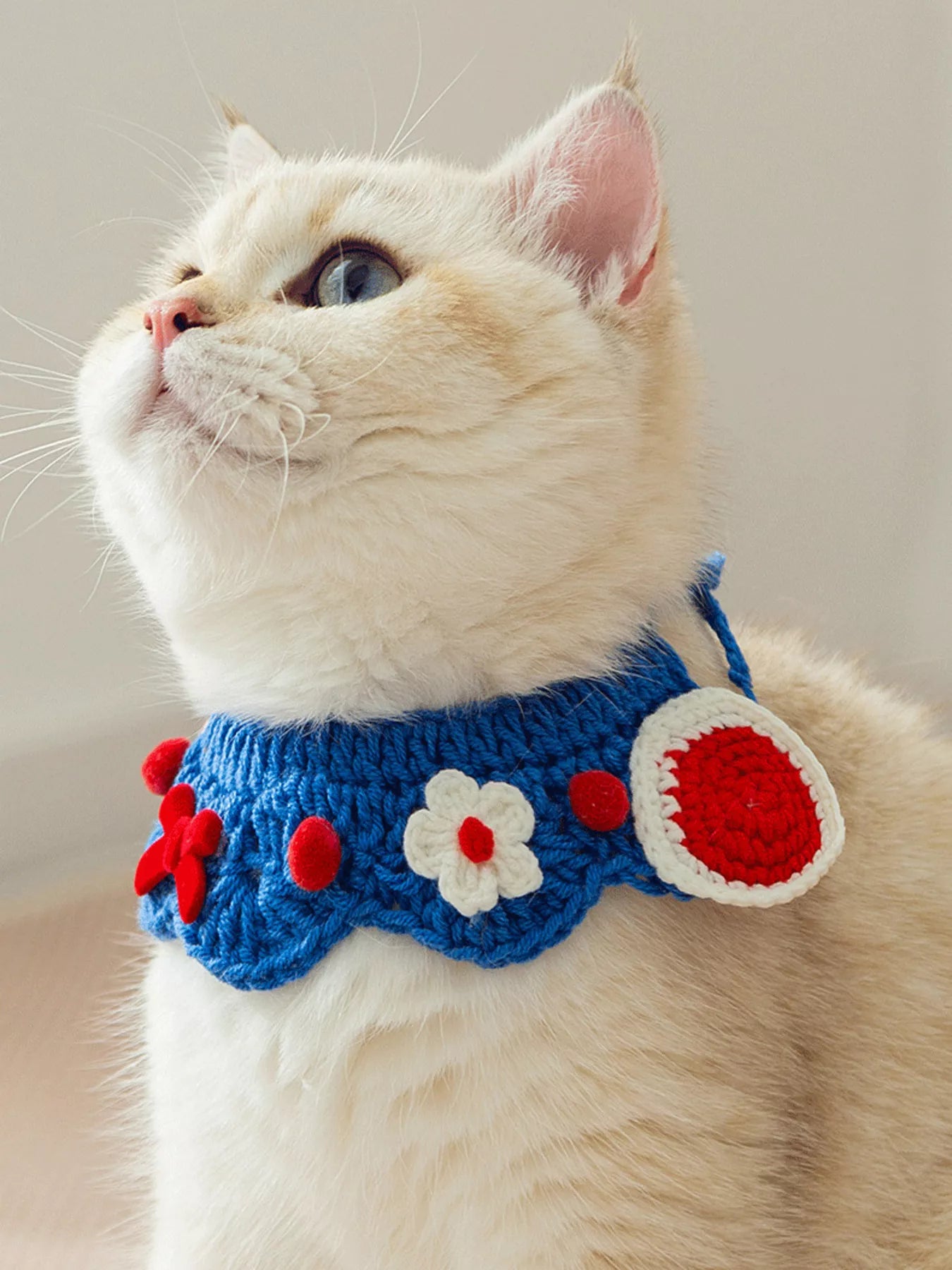 Knitted floral decorative pet collar, soft polyester neck collar for dogs and cats