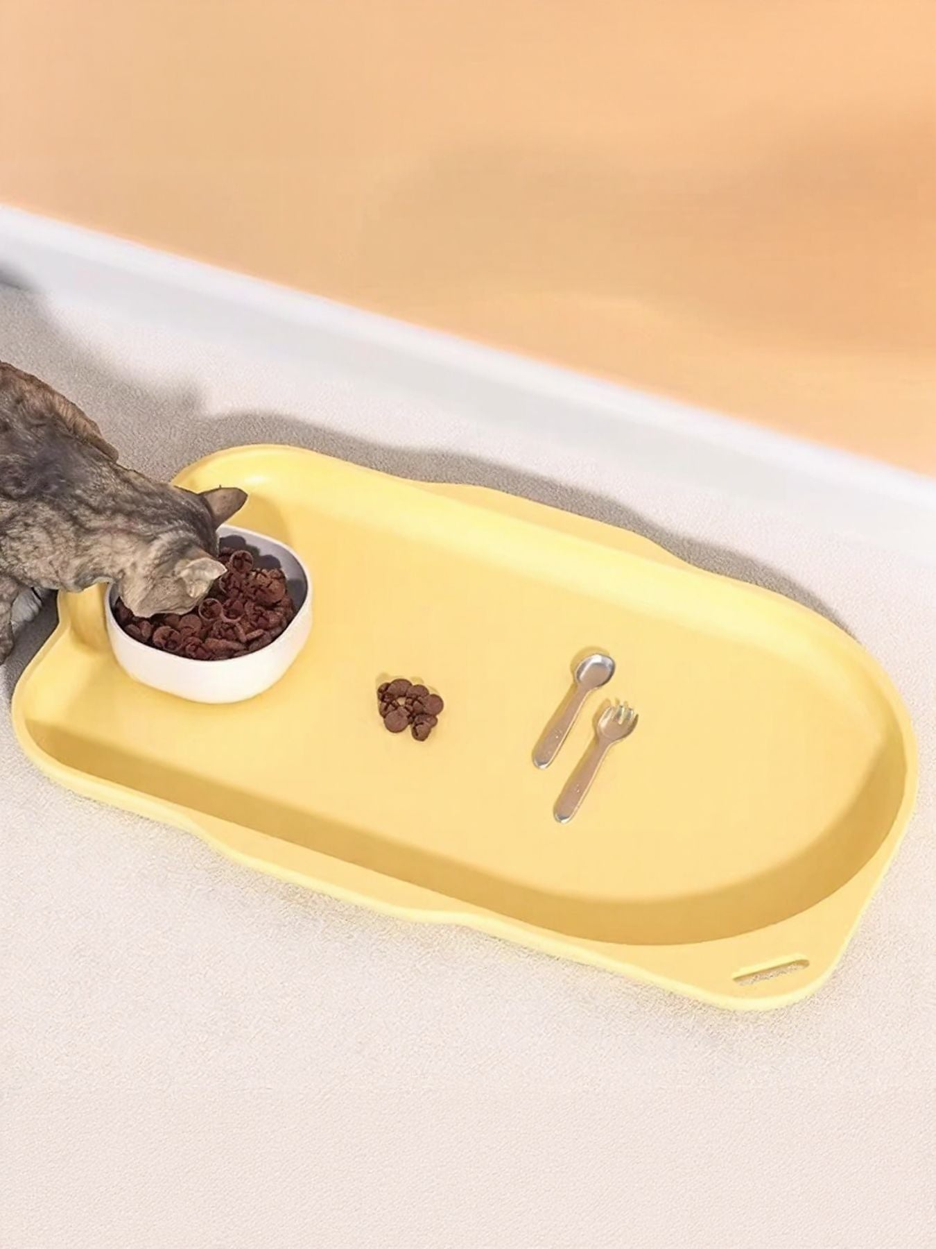 Non-slip pet bowl set with waterproof tray for dogs and cats