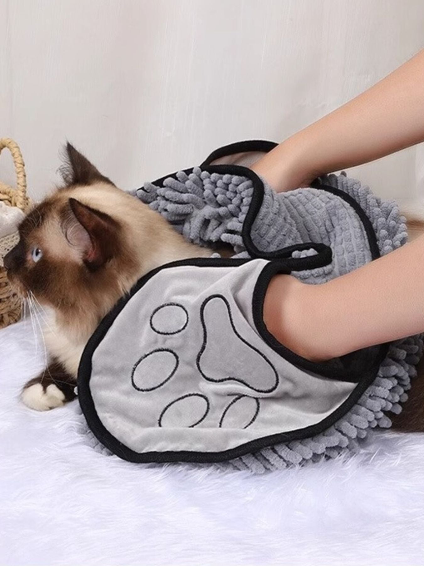 Paw print polyester pet drying towel, soft absorbent towel for dogs and cats