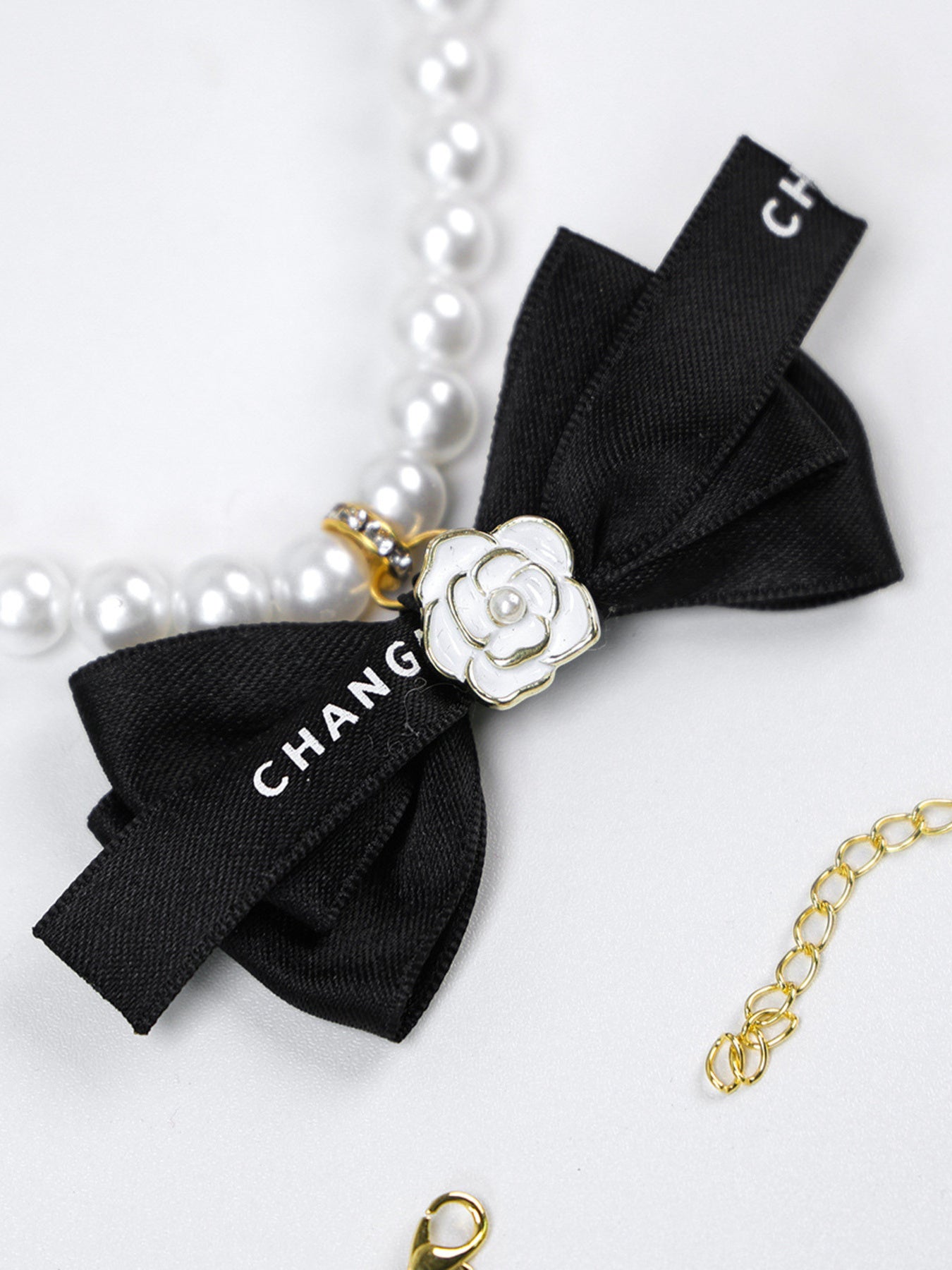 Pearl Bow-Knot Pet Necklace – Elegant Jewelry Accessory for Dogs & Cats – view 13