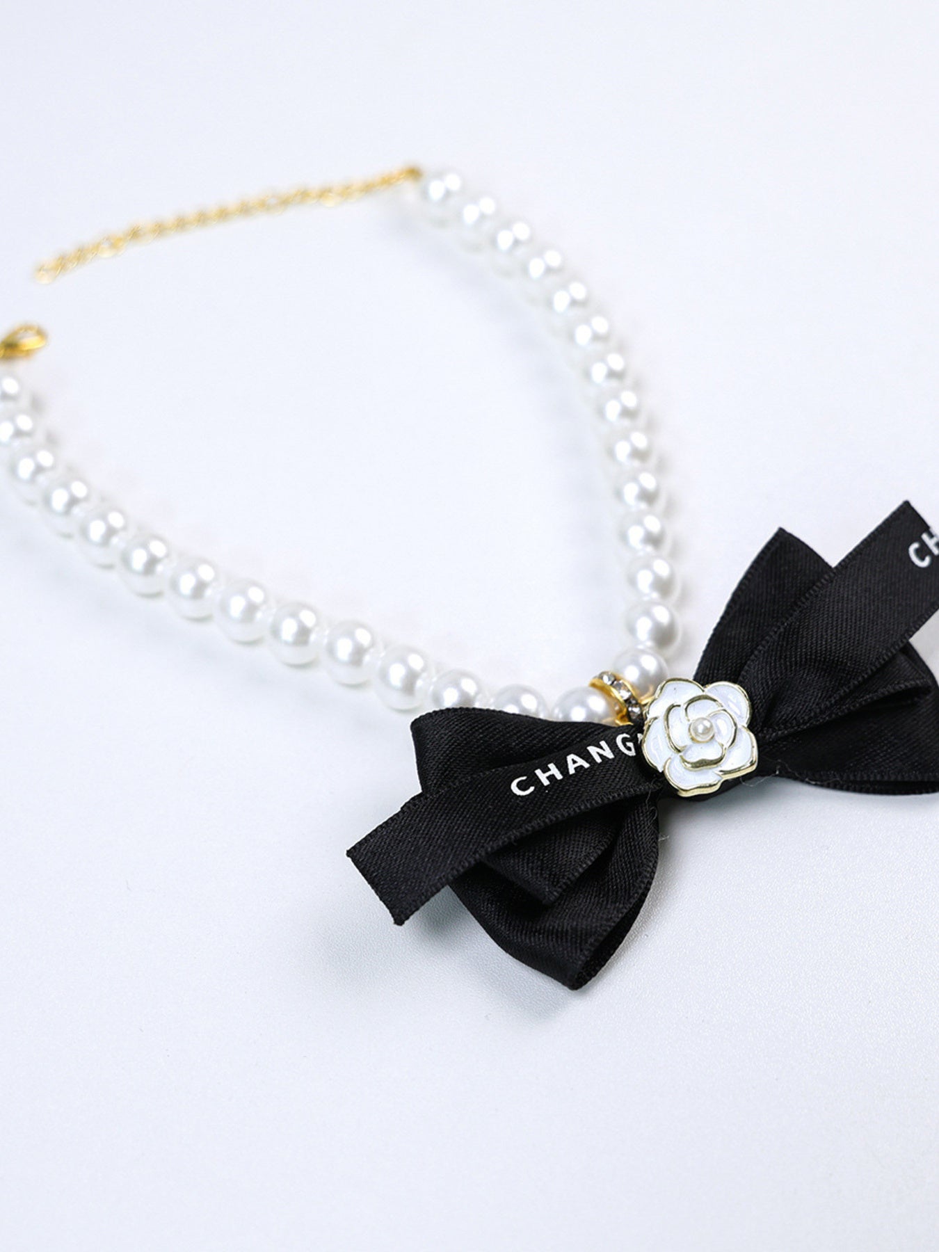 Pearl Bow-Knot Pet Necklace – Elegant Jewelry Accessory for Dogs & Cats – view 14