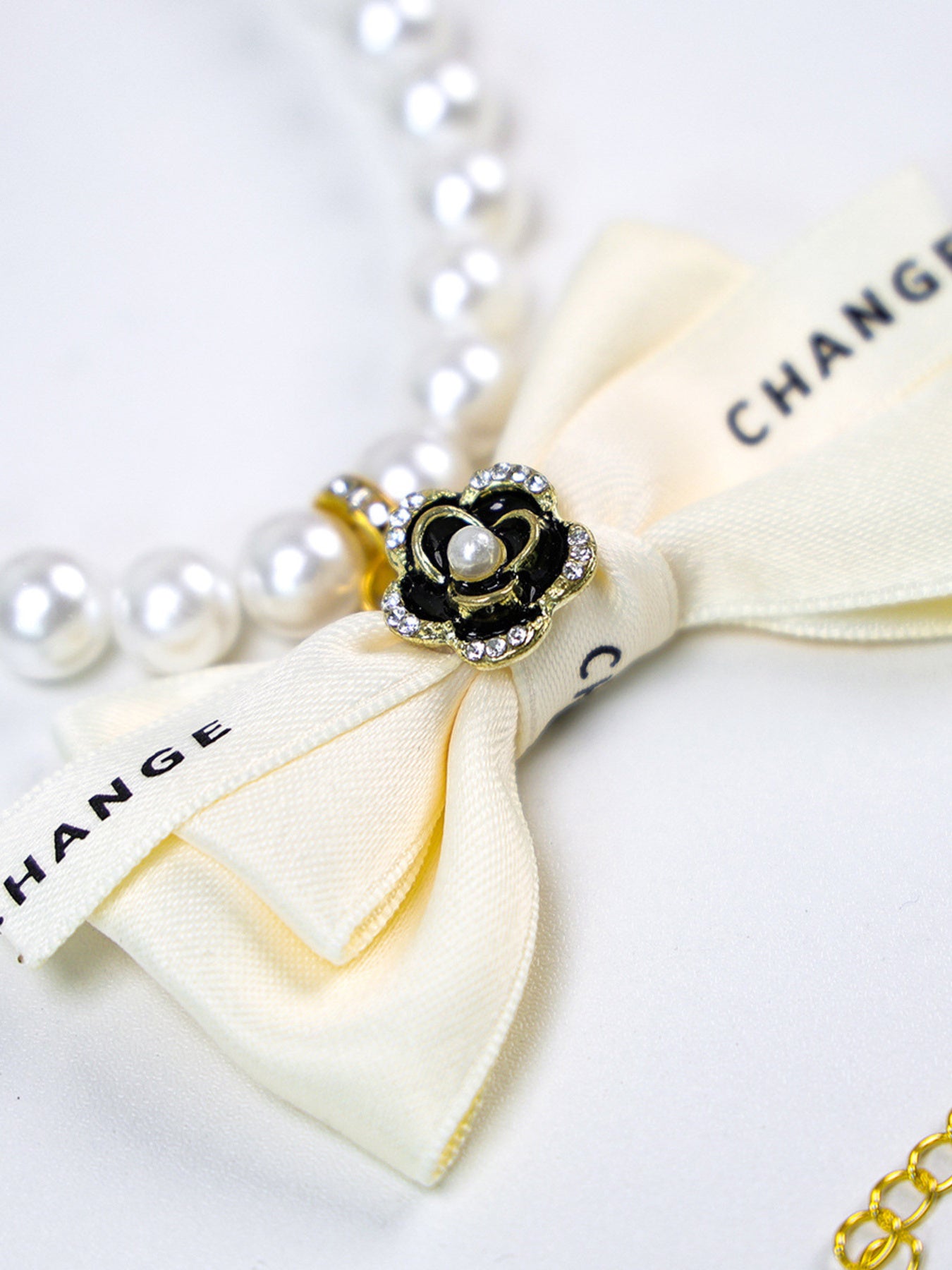 Pearl Bow-Knot Pet Necklace – Elegant Jewelry Accessory for Dogs & Cats – view 7