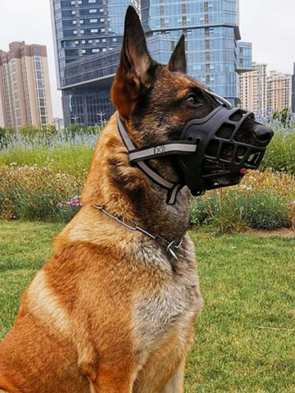 Lightweight plastic pet muzzle, anti-bite safety muzzle for dogs and cats in seven sizes