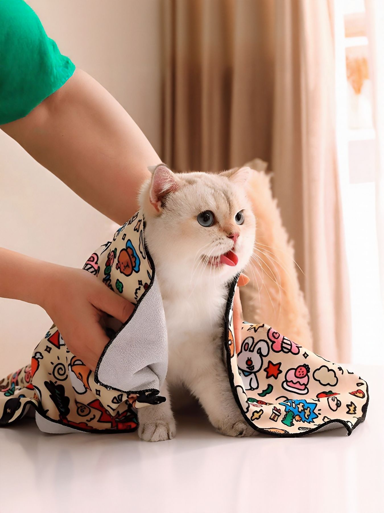 Super-absorbent cartoon print polyester pet bath towel for dogs and cats